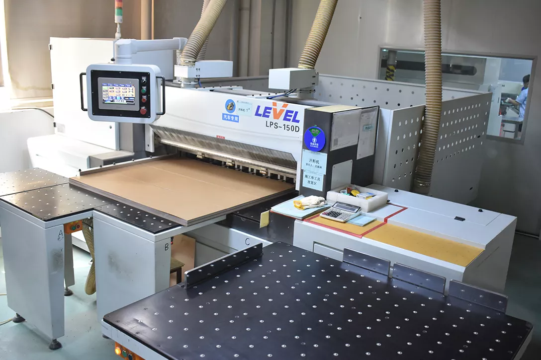 Cutting: LPS-150D automatic cutting machine