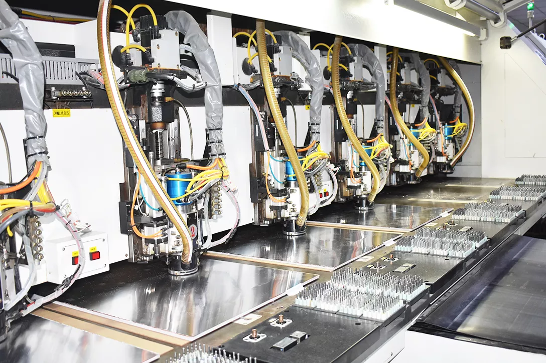 Drilling: Dongtai 6-axis drilling machine